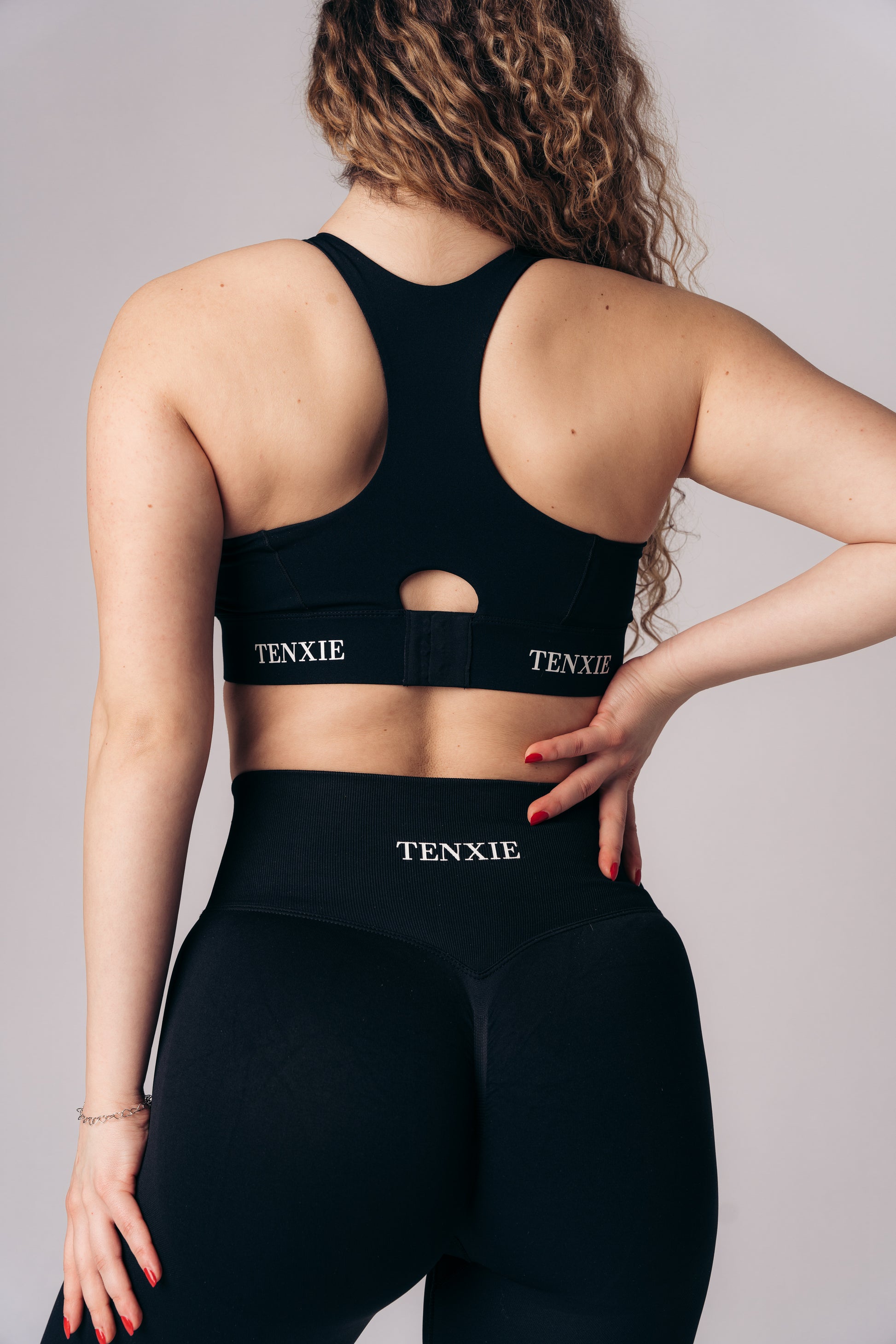 High-support non-removable padded sports bra high-support