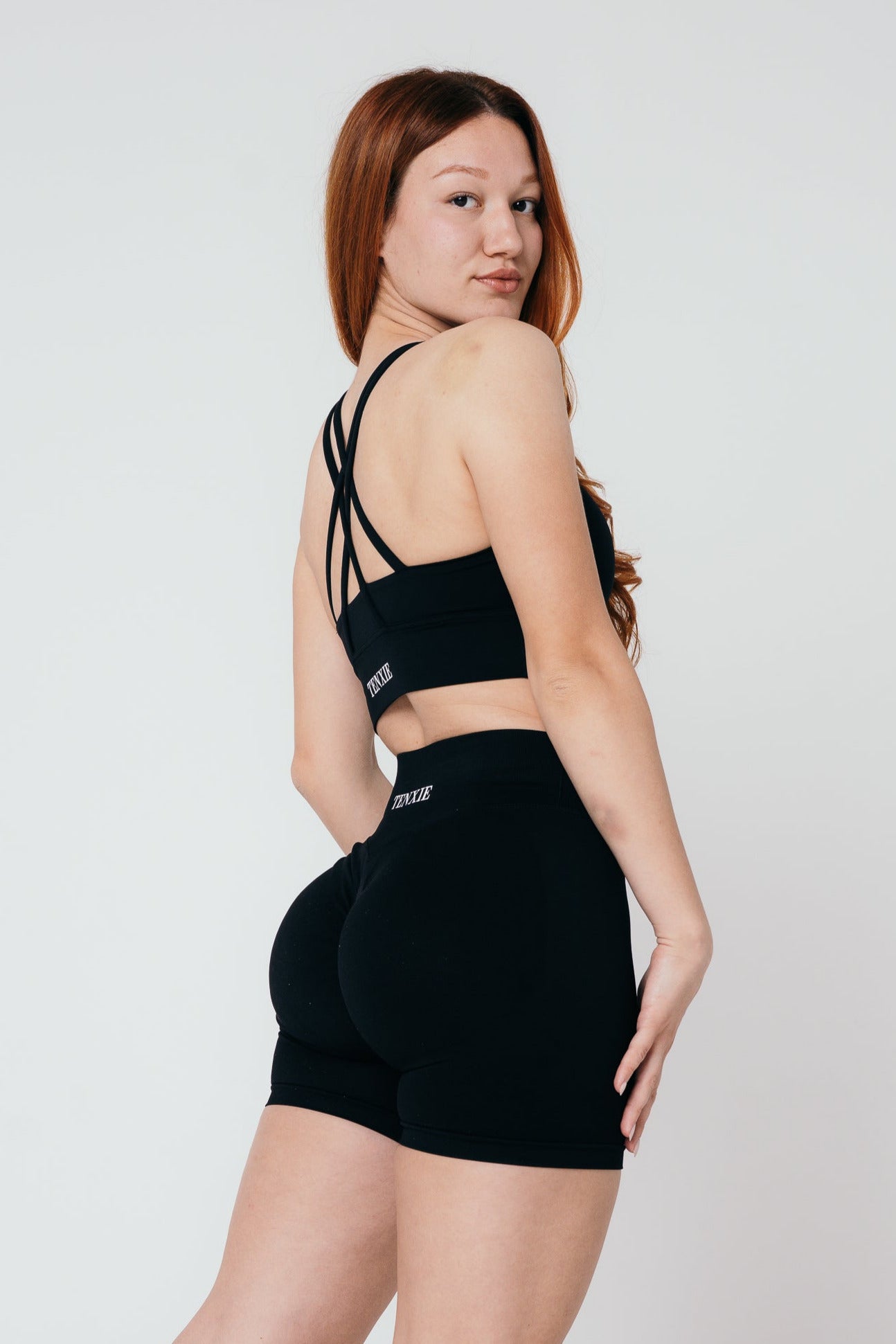 Thin straps sports bra in black